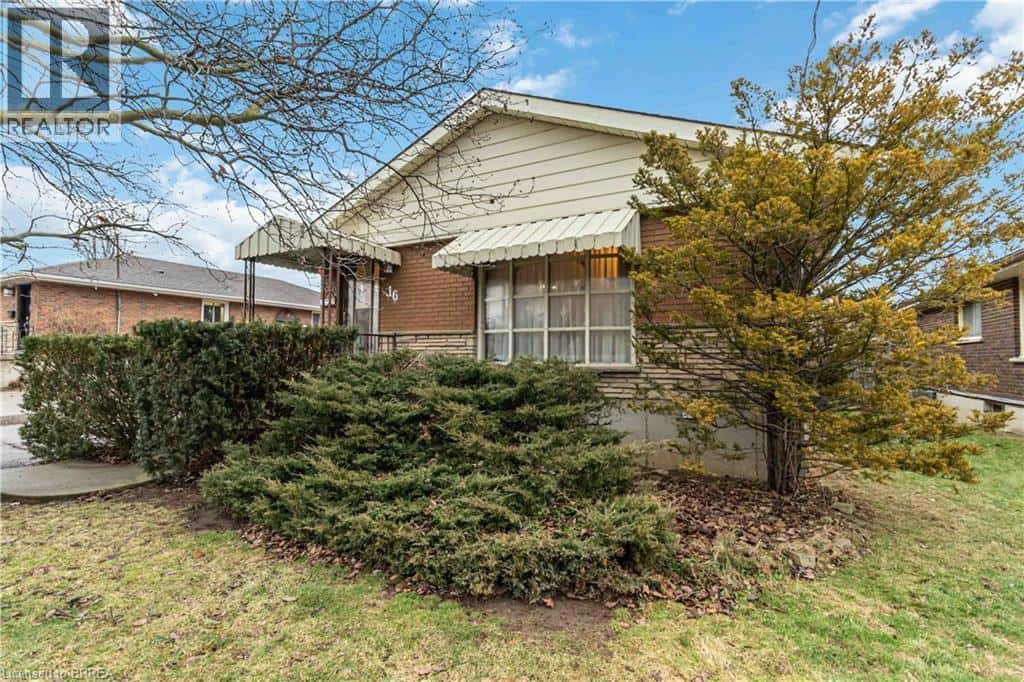 16 PARIS Road — Brantford, Ontario - Photo 3 of 49