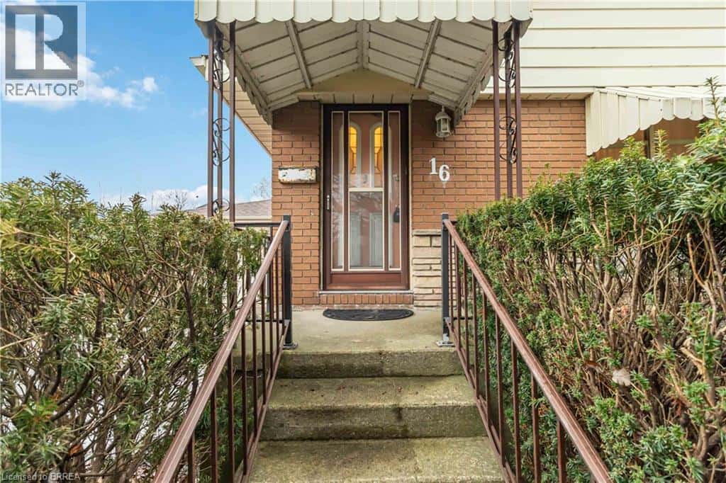 16 PARIS Road — Brantford, Ontario - Photo 4 of 49