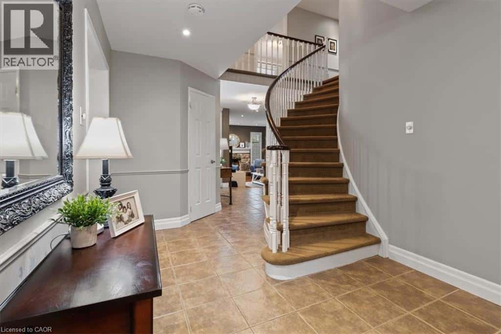 3182 TANIA Crescent — Burlington, Ontario - Photo 4 of 50