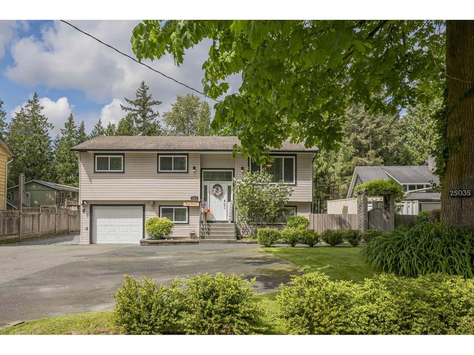 25035 10 AVENUE — Langley, British Columbia - Photo 2 of 40