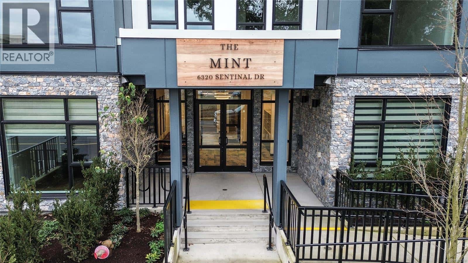 104 6320 Sentinal Dr — Nanaimo, British Columbia - Photo 2 of 23