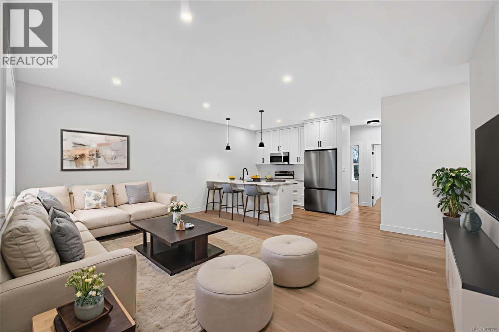 A 122 Plante Cres — Lake Cowichan, British Columbia - Photo 2 of 36