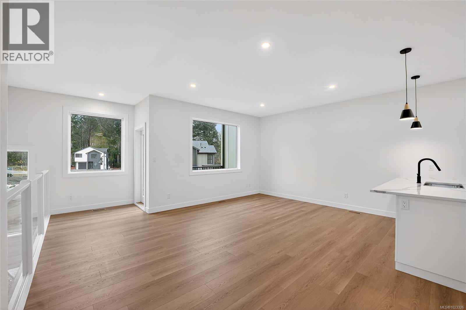 A 122 Plante Cres — Lake Cowichan, British Columbia - Photo 4 of 36