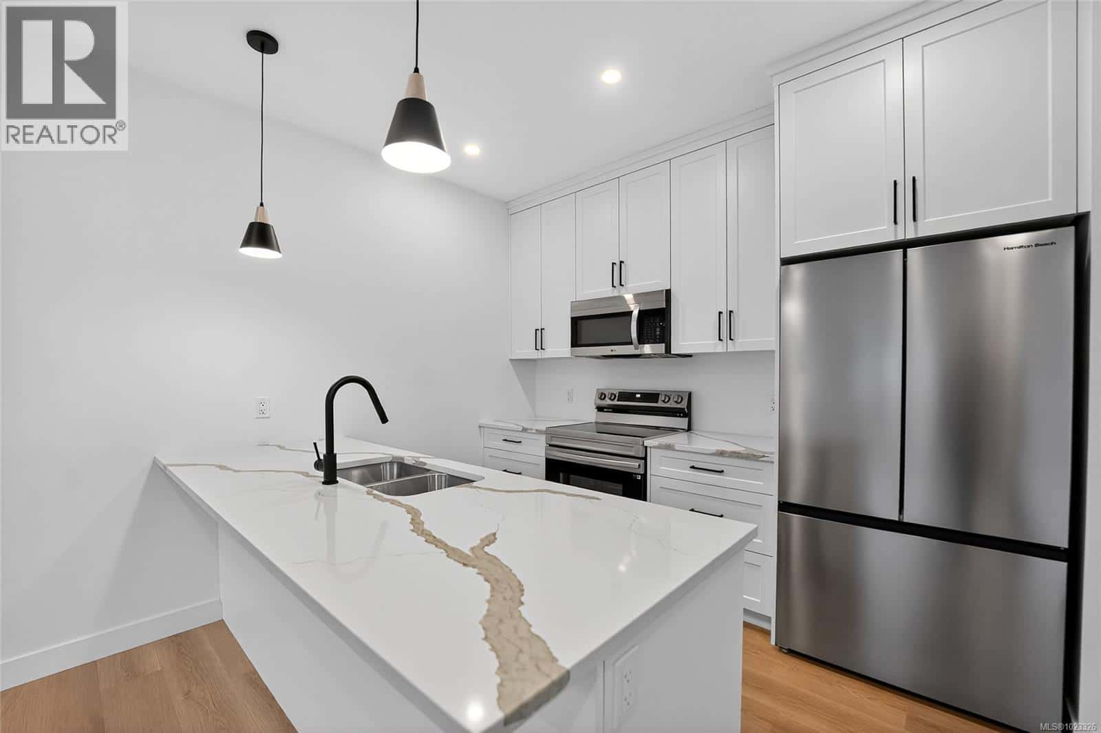 A 122 Plante Cres — Lake Cowichan, British Columbia - Photo 5 of 36