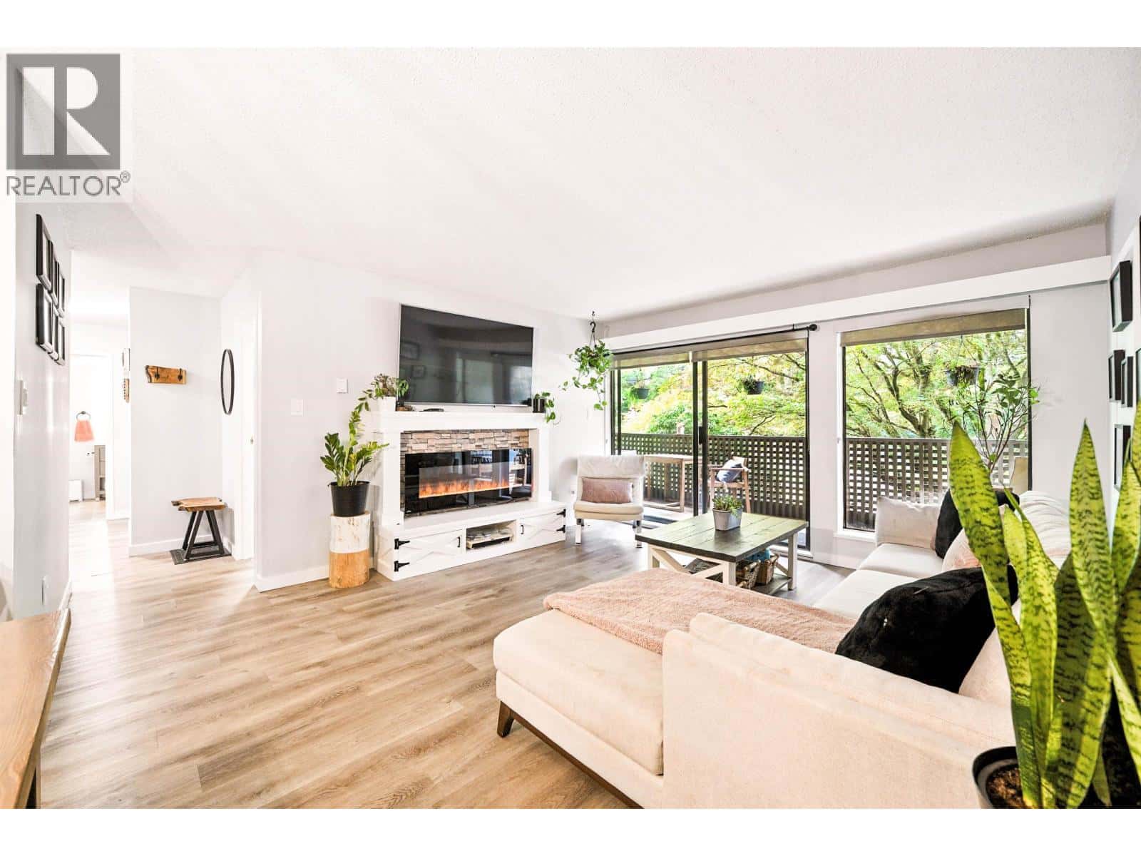 212 1955 WOODWAY PLACE — Burnaby, British Columbia - Photo 4 of 40