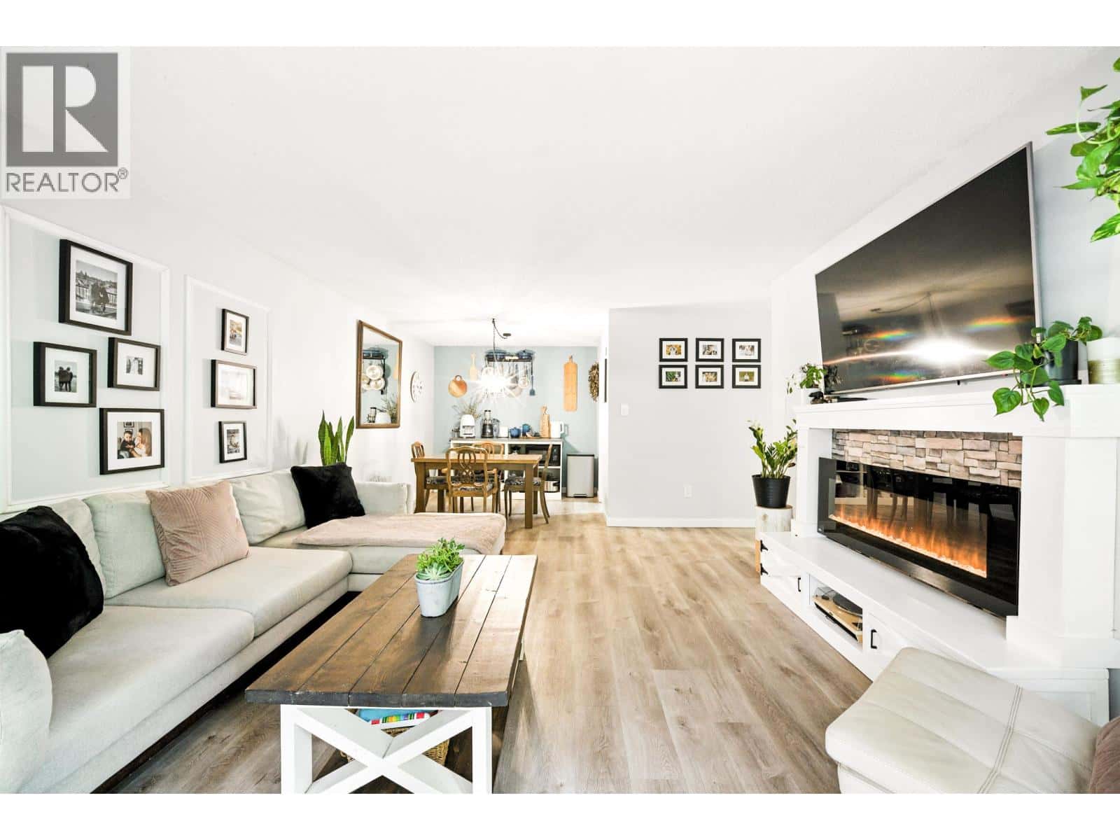 212 1955 WOODWAY PLACE — Burnaby, British Columbia - Photo 5 of 40