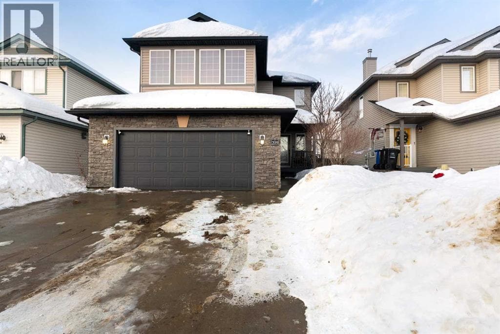 209 Parry Crescent — Fort McMurray, Alberta - Main photo