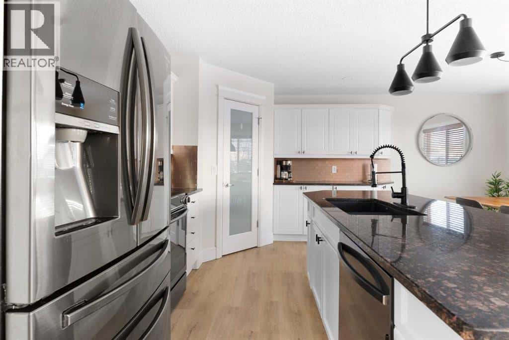 209 Parry Crescent — Fort McMurray, Alberta - Photo 3 of 39