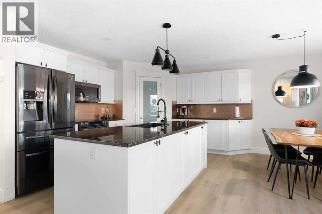 209 Parry Crescent — Fort McMurray, Alberta - Photo 4 of 39