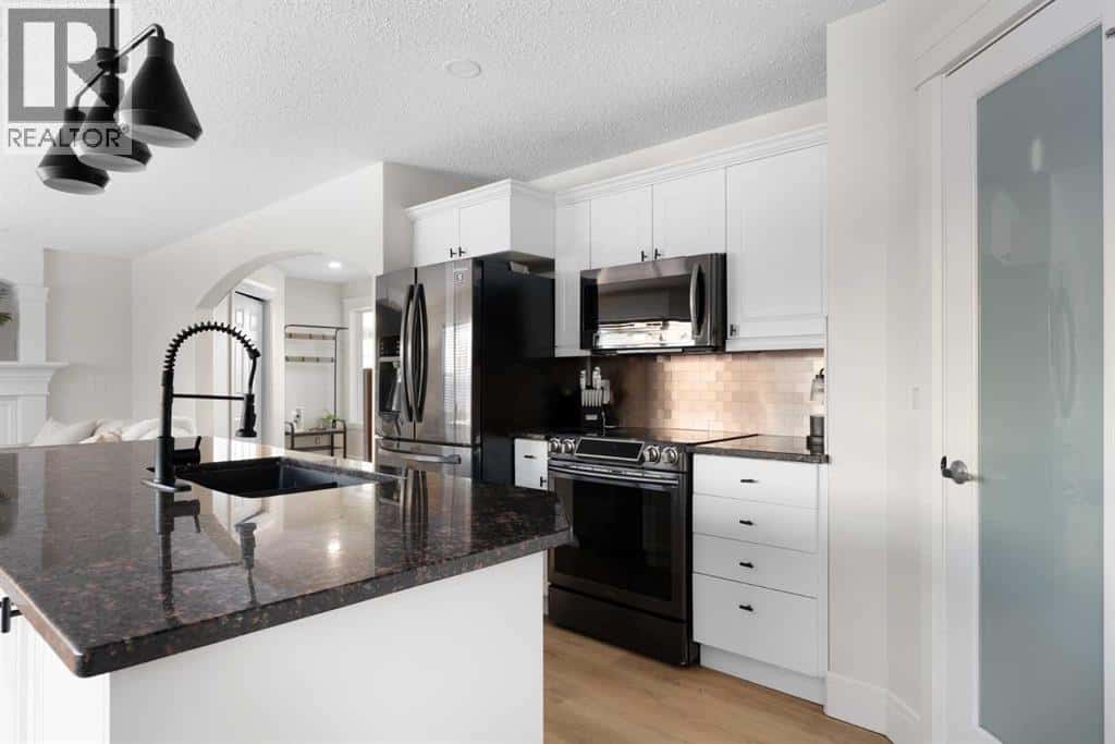 209 Parry Crescent — Fort McMurray, Alberta - Photo 5 of 39