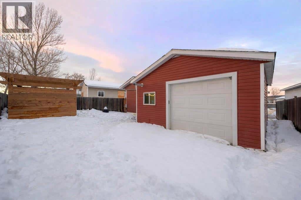 129 Grenfell Crescent — Fort McMurray, Alberta - Photo 4 of 25