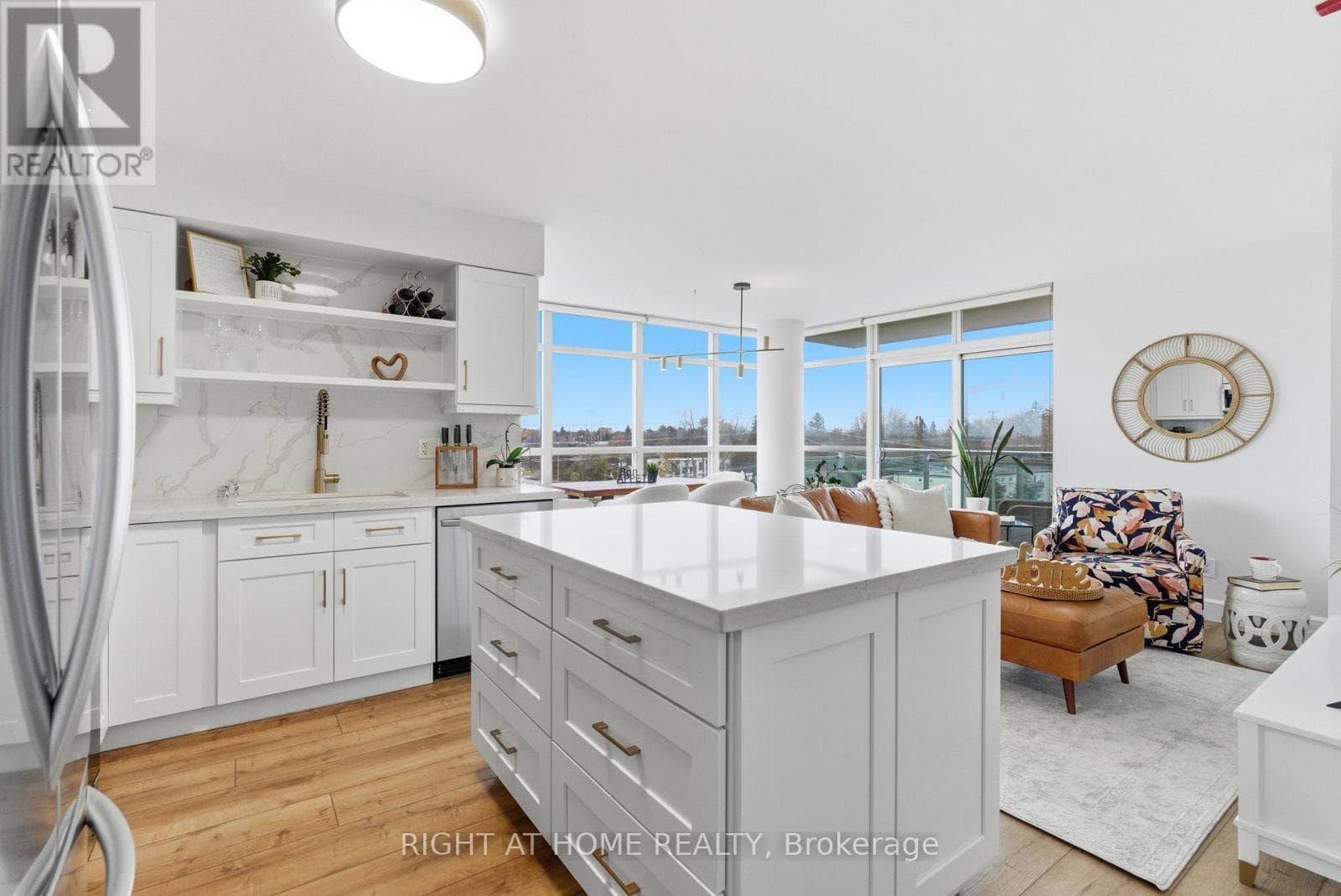 711 - 1600 CHARLES STREET — Whitby (Port Whitby), Ontario - Main photo