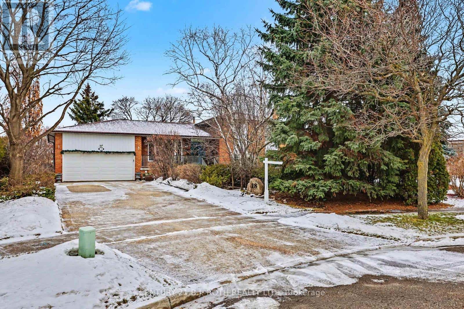 18 CLAYPINE TRAIL — Brampton (Brampton North), Ontario - Photo 2 of 38