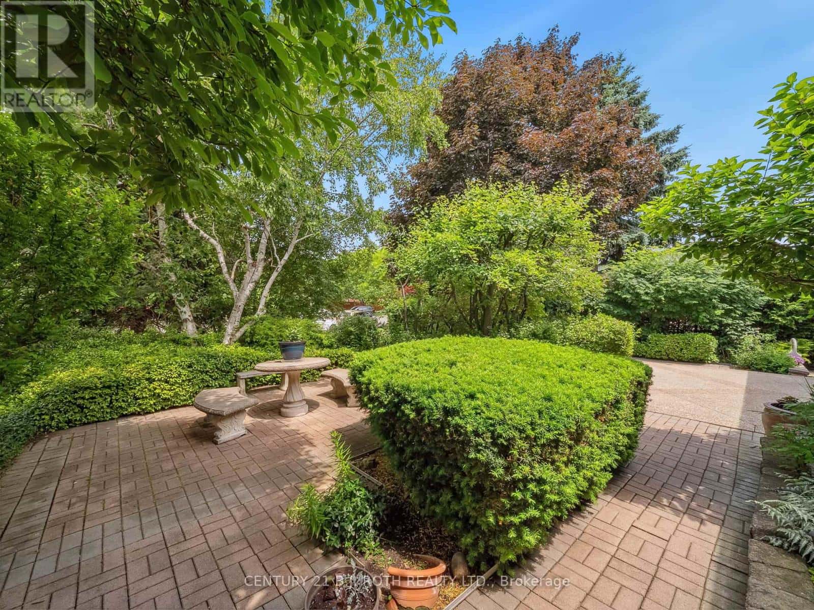 18 CLAYPINE TRAIL — Brampton (Brampton North), Ontario - Photo 5 of 38