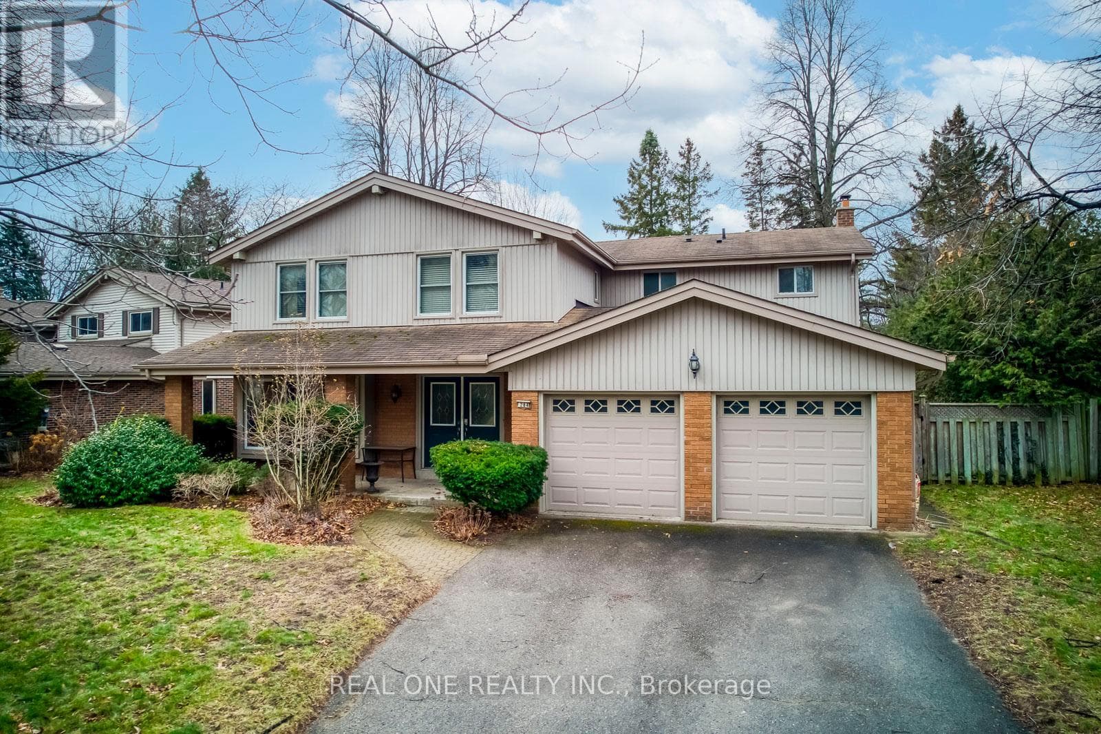 284 BEECHFIELD ROAD — Oakville (FD Ford), Ontario - Main photo