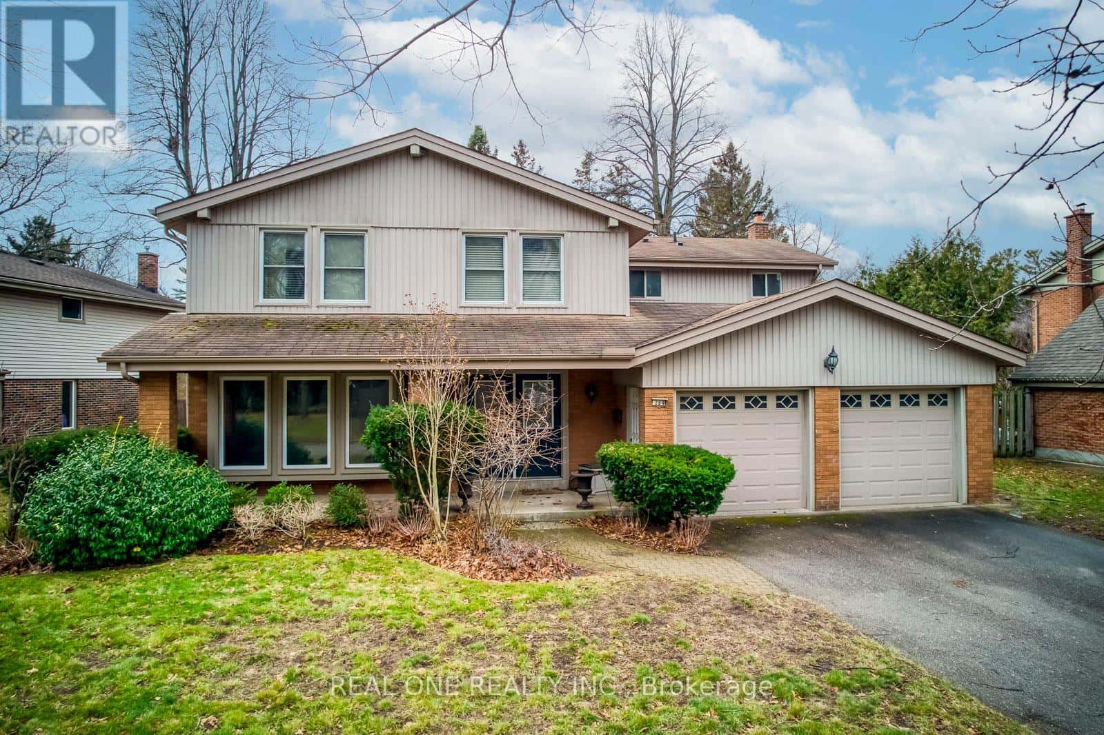 284 BEECHFIELD ROAD — Oakville (FD Ford), Ontario - Photo 2 of 17