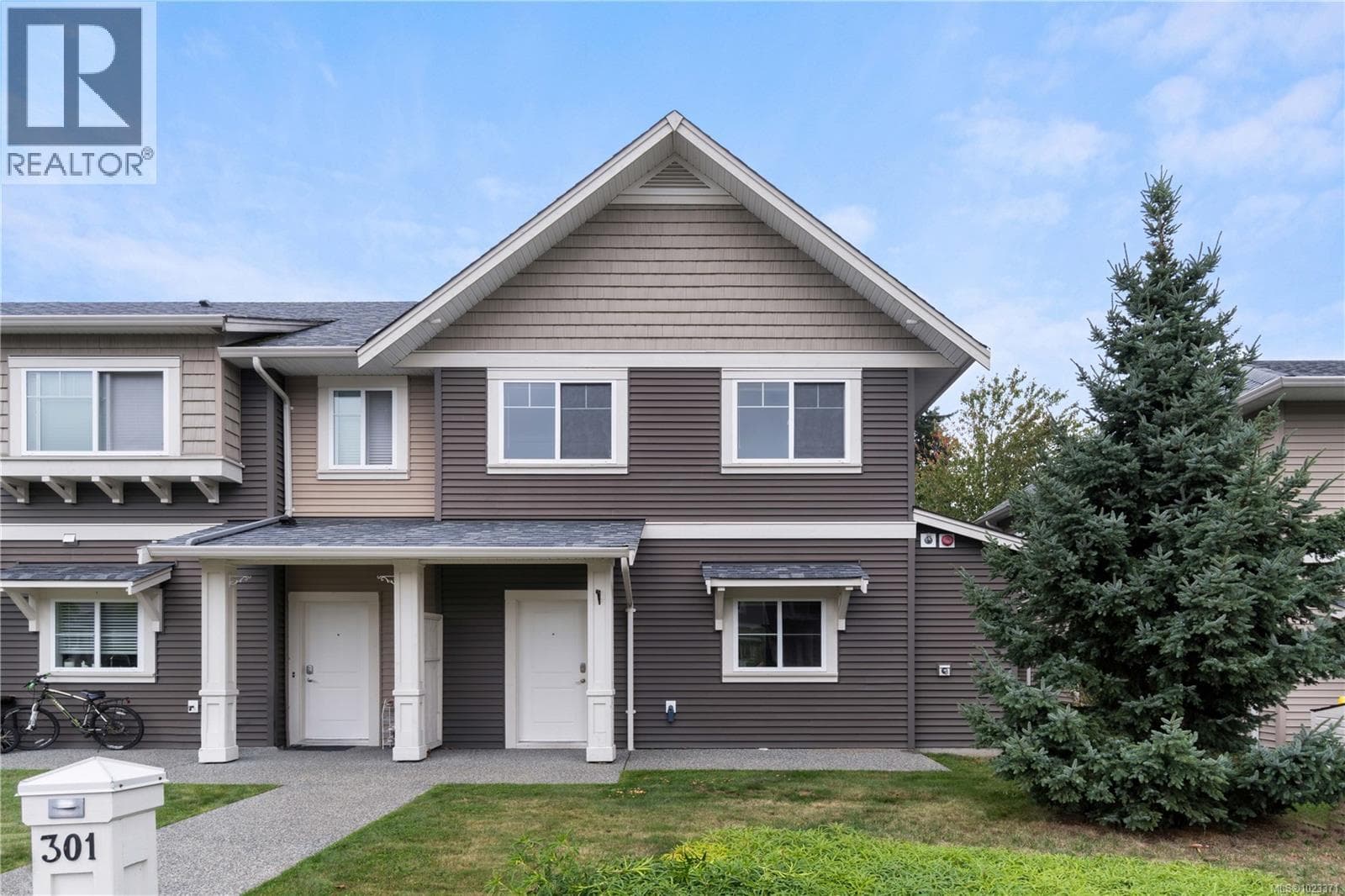 301 1675 Crescent View Dr — Nanaimo, British Columbia - Main photo