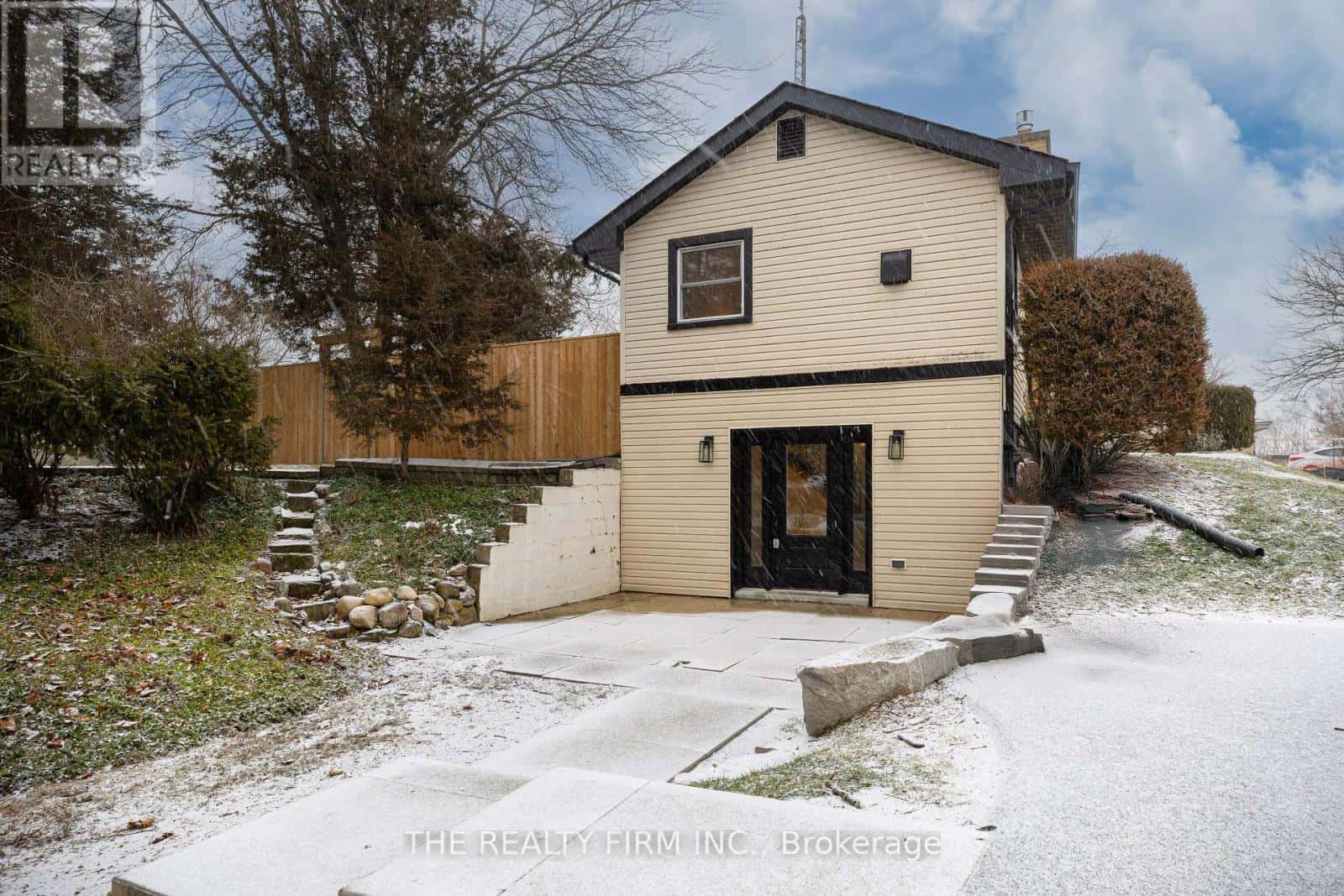 179 VALLEYVIEW DRIVE — Middlesex Centre (Komoka), Ontario - Photo 3 of 40