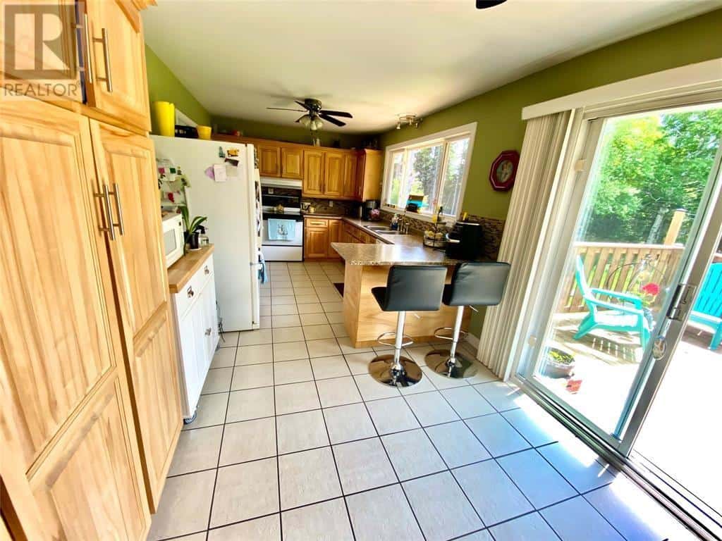 47 Main Street — Eastport, Newfoundland & Labrador - Photo 3 of 15