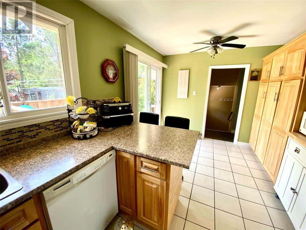 47 Main Street — Eastport, Newfoundland & Labrador - Photo 4 of 15