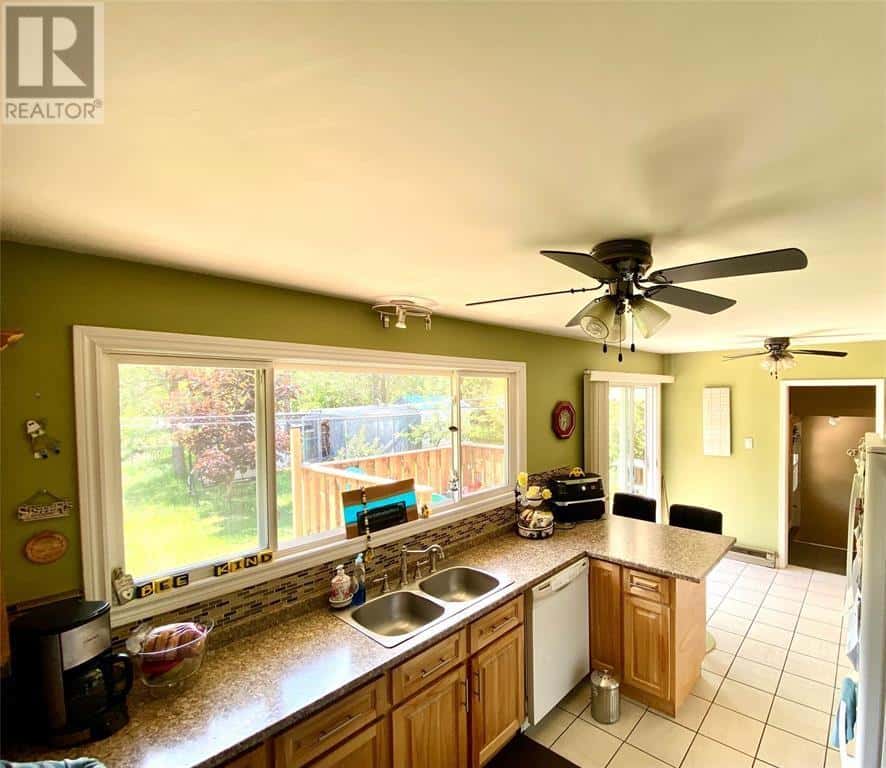 47 Main Street — Eastport, Newfoundland & Labrador - Photo 5 of 15