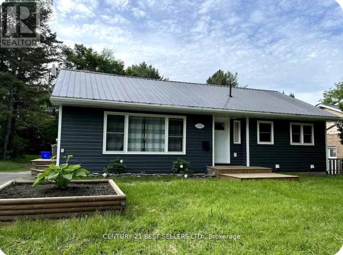 253 MAPLE STREET — Bracebridge (Macaulay), Ontario - Main photo