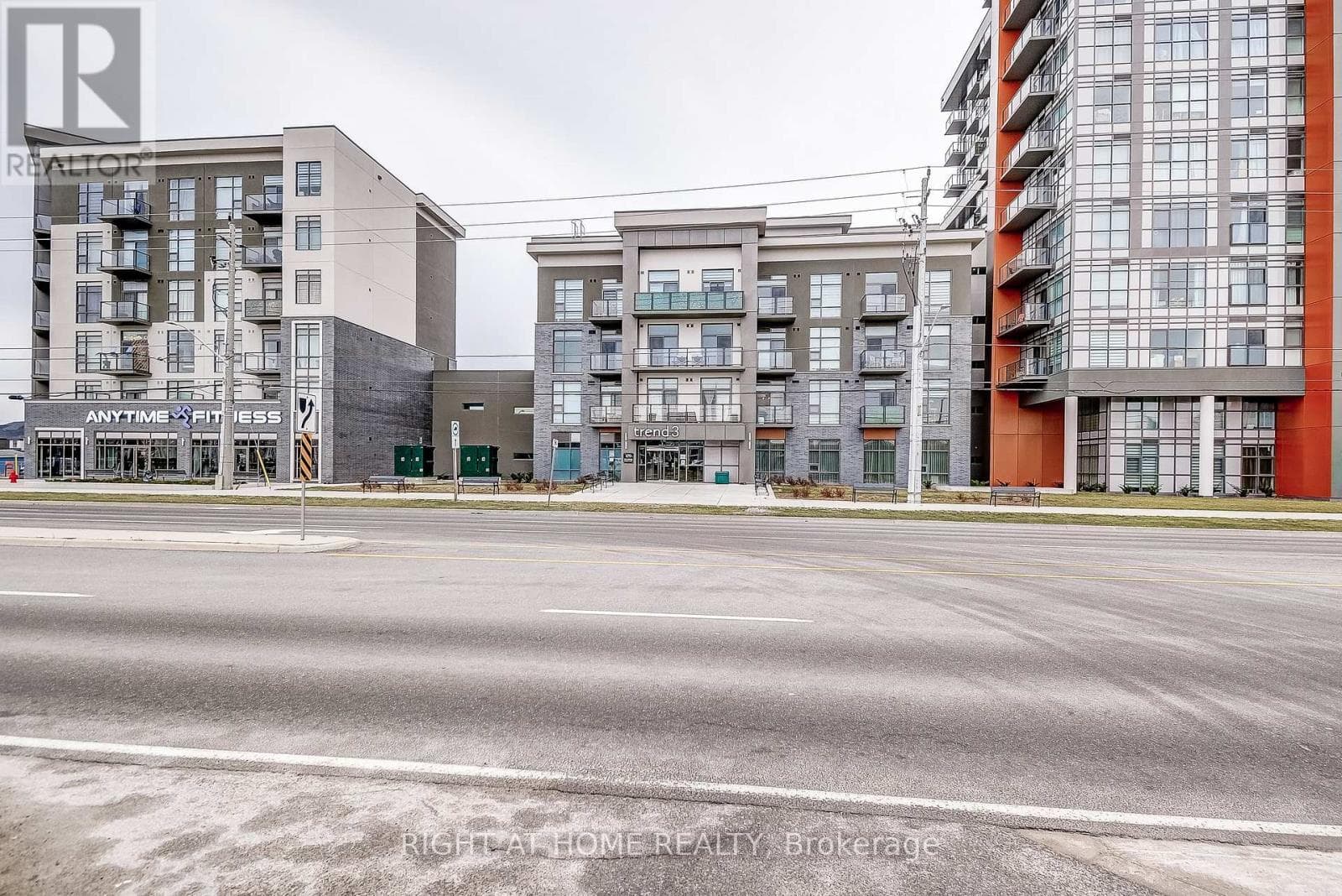 604 - 470 DUNDAS STREET E — Hamilton (Waterdown), Ontario - Main photo