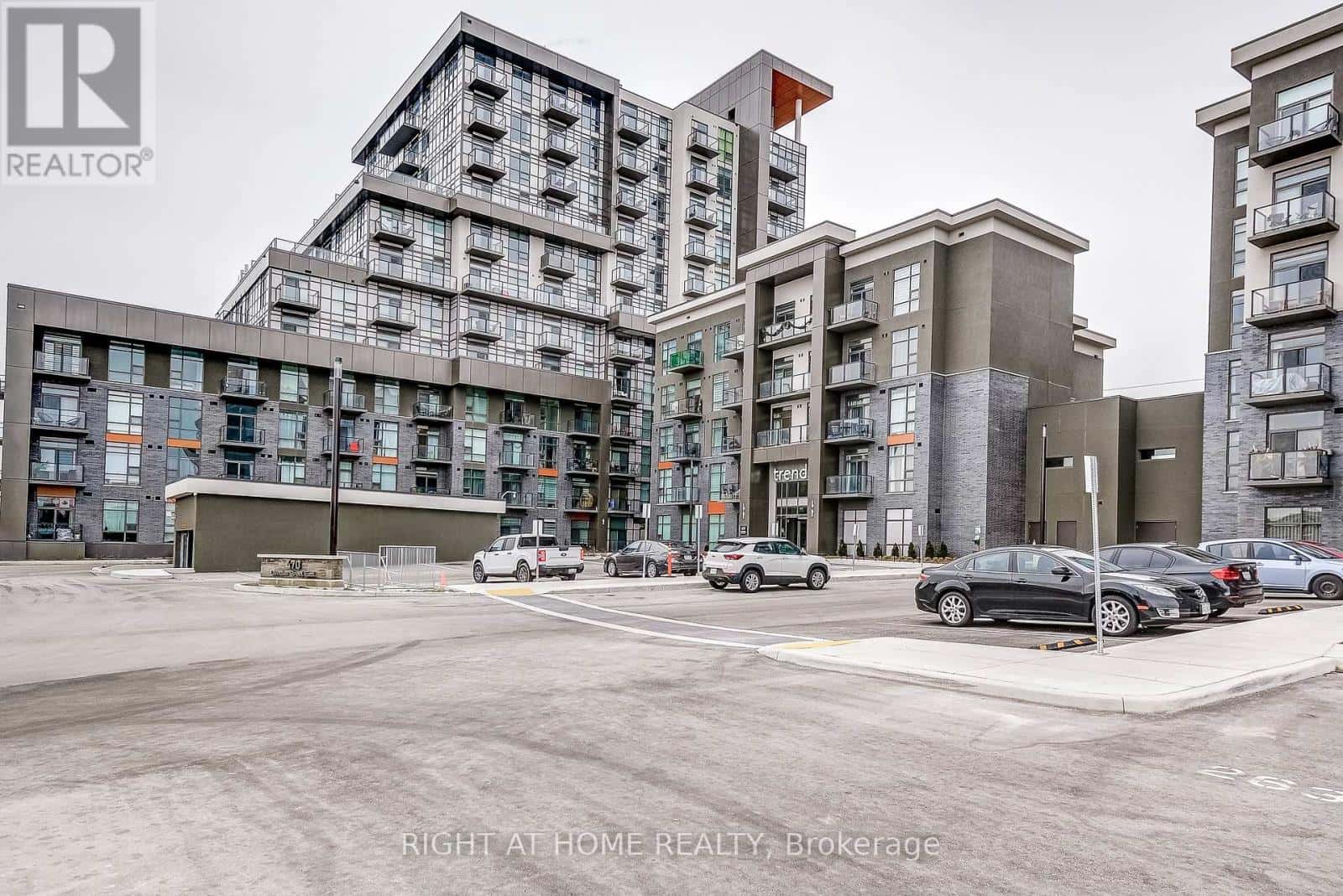 604 - 470 DUNDAS STREET E — Hamilton (Waterdown), Ontario - Photo 5 of 43