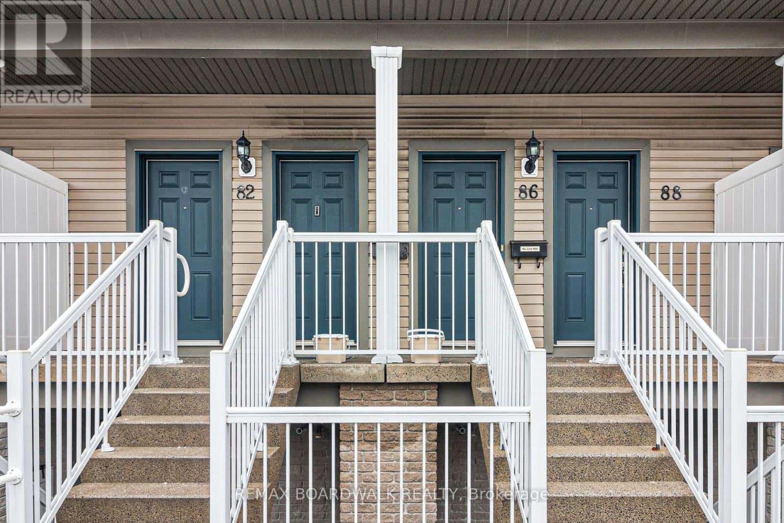 86 STERNES PRIVATE — Ottawa, Ontario - Photo 3 of 22