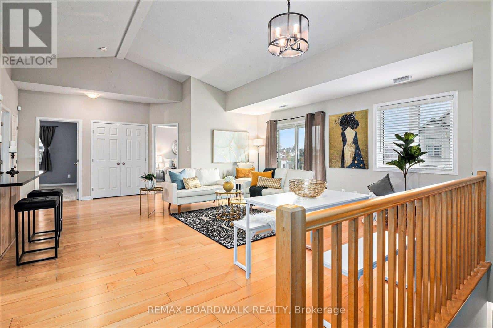 86 STERNES PRIVATE — Ottawa, Ontario - Photo 4 of 22