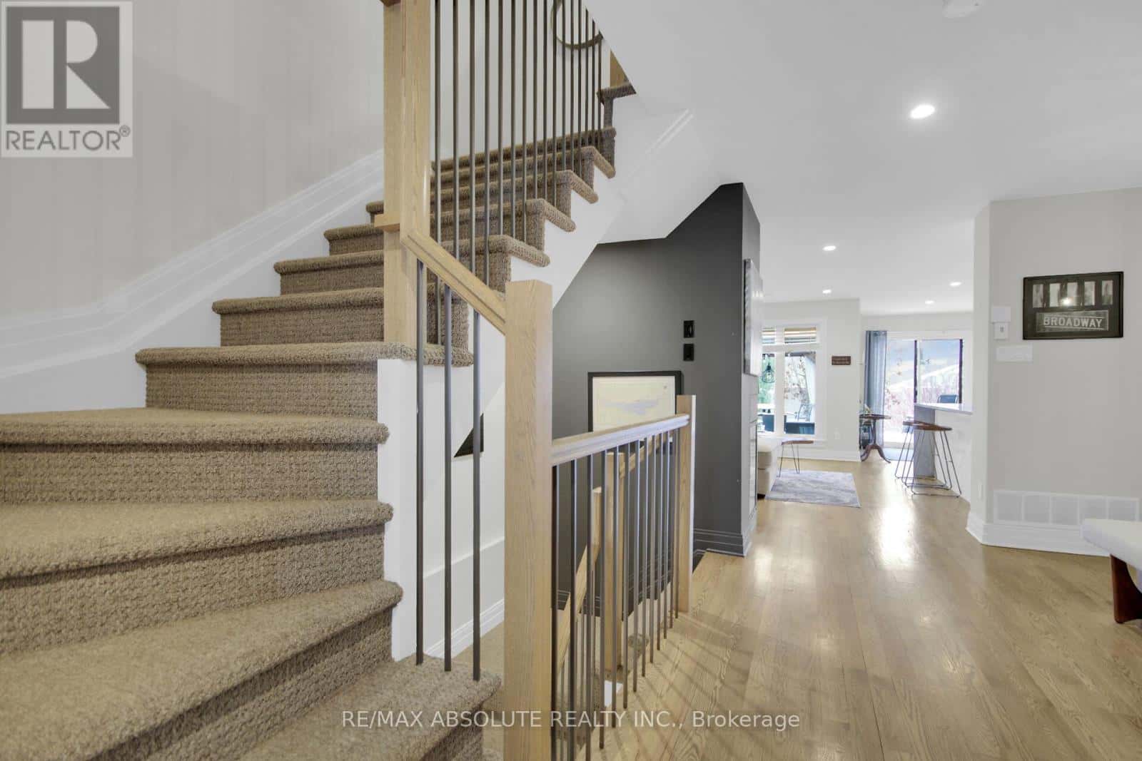 117 WOODHURST CRESCENT — Ottawa, Ontario - Photo 4 of 50