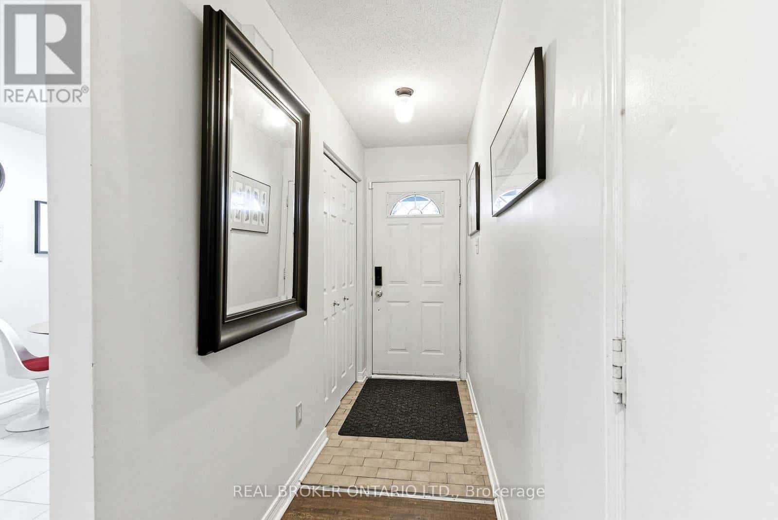 851 ROB ROY AVENUE — Ottawa, Ontario - Photo 3 of 32