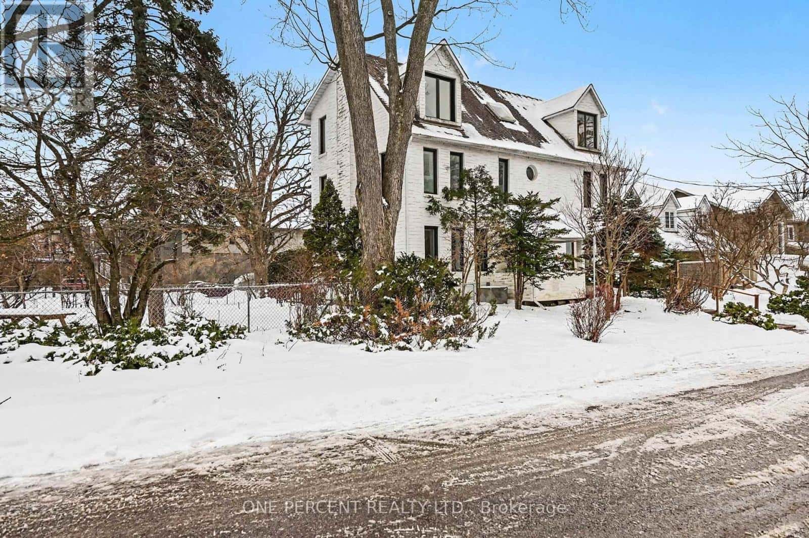 60 PONTIAC STREET — Ottawa, Ontario - Photo 3 of 31