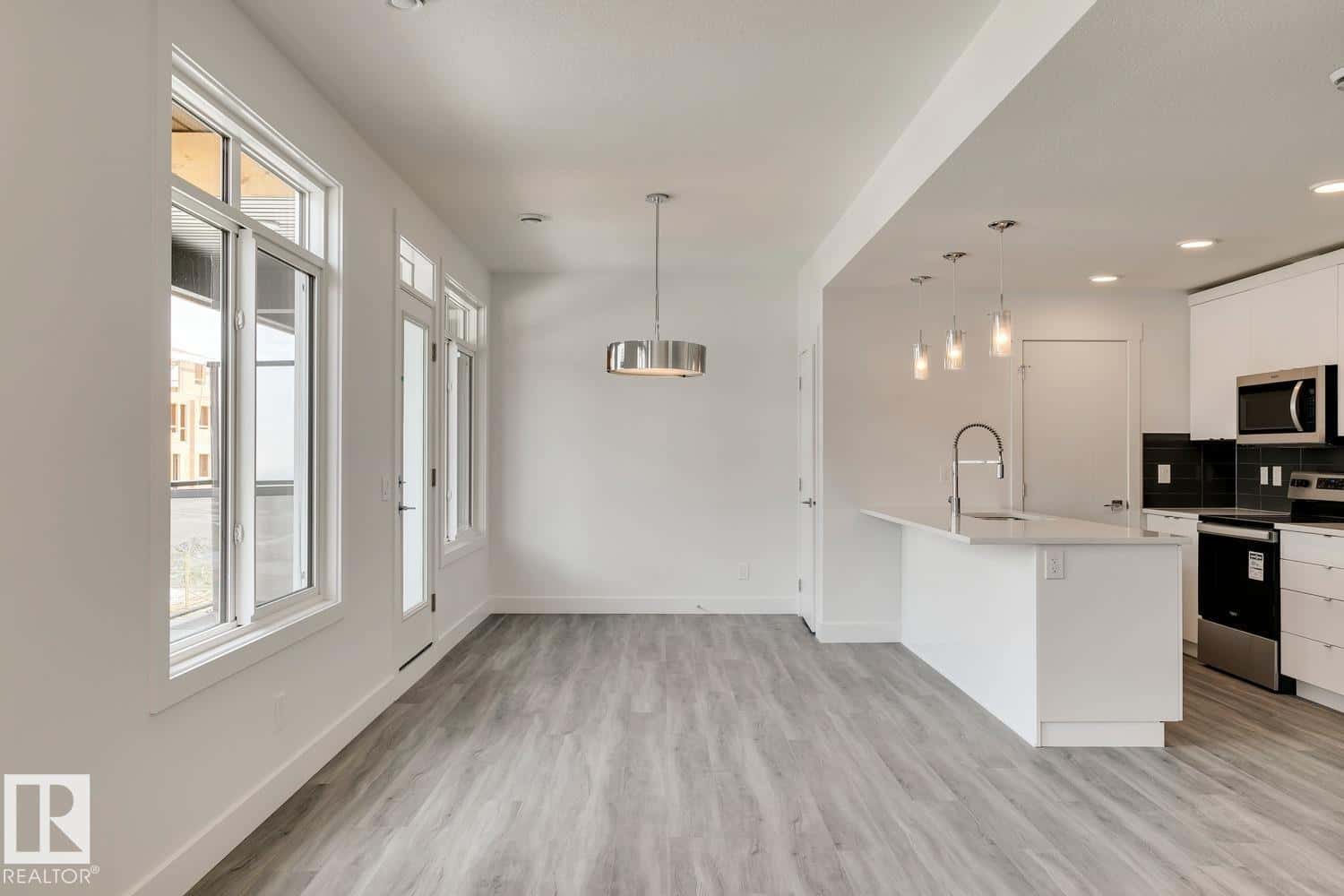 #40 16231 19 AV SW — Edmonton, Alberta - Photo 4 of 31