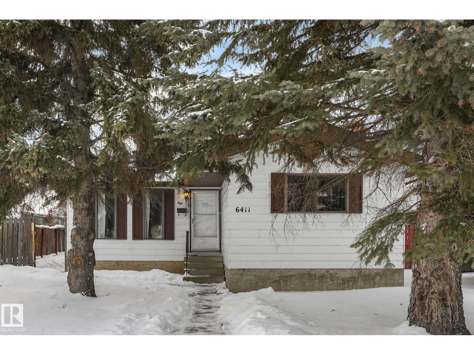 6411 12 AV NW — Edmonton, Alberta - Photo 3 of 58