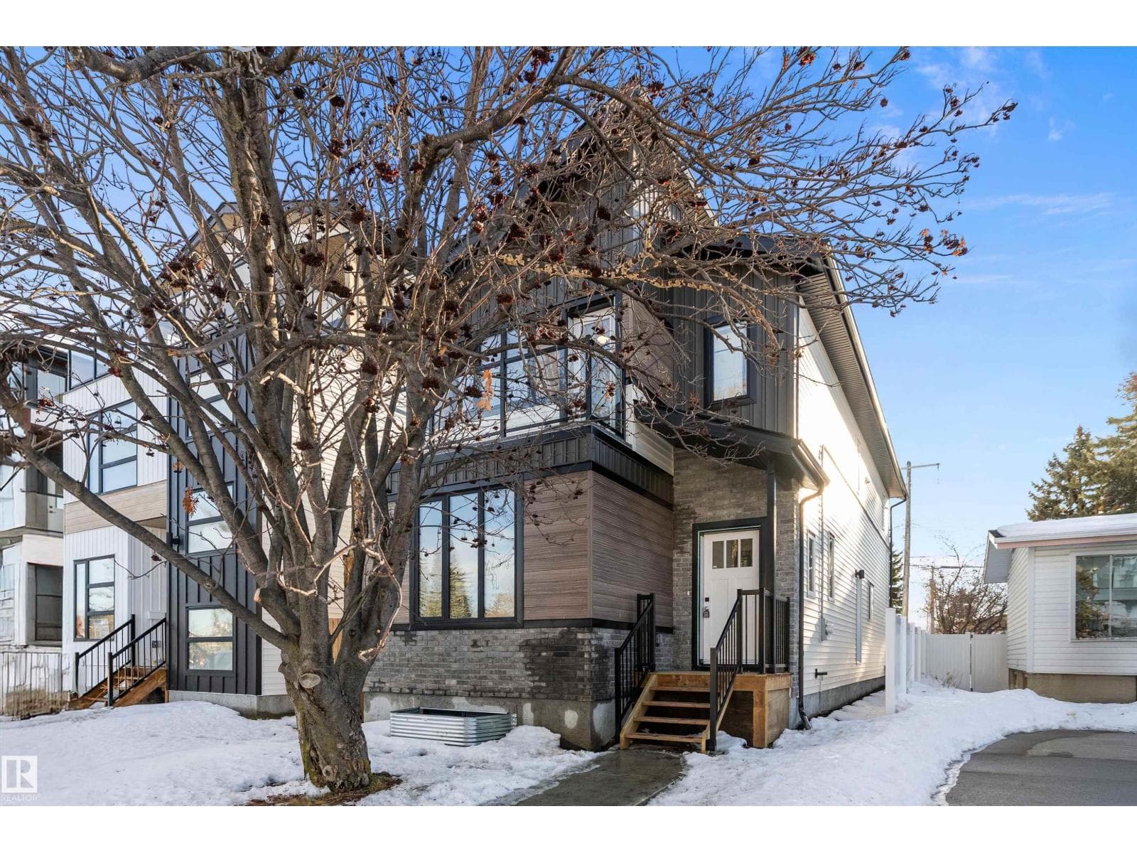 7509 ROWLAND RD NW — Edmonton, Alberta - Main photo