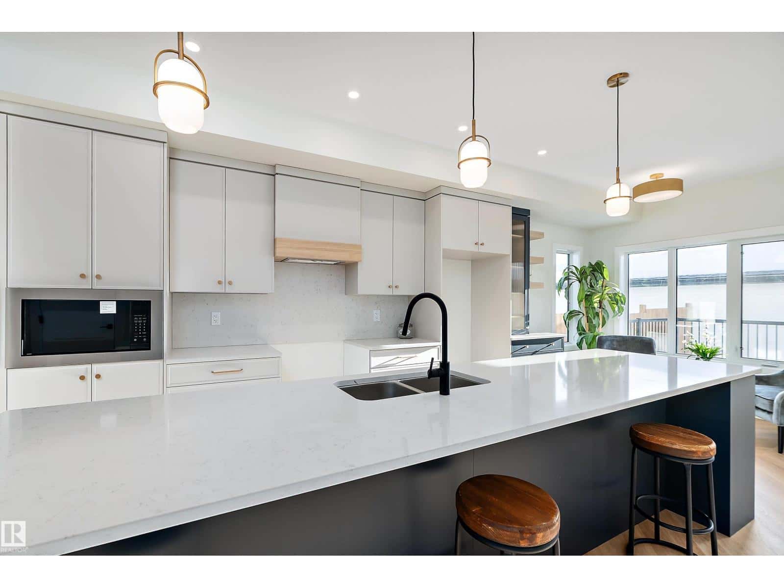 7509 ROWLAND RD NW — Edmonton, Alberta - Photo 3 of 48