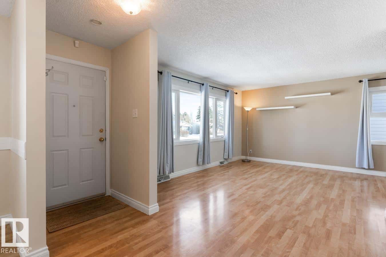 7324 77 ST NW — Edmonton, Alberta - Photo 5 of 32