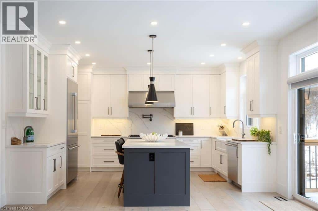 1095 MINERAL SPRINGS Road — Ancaster, Ontario - Photo 2 of 49