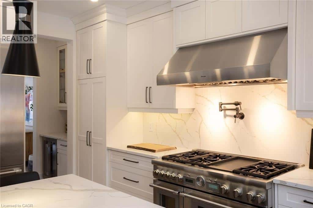 1095 MINERAL SPRINGS Road — Ancaster, Ontario - Photo 4 of 49