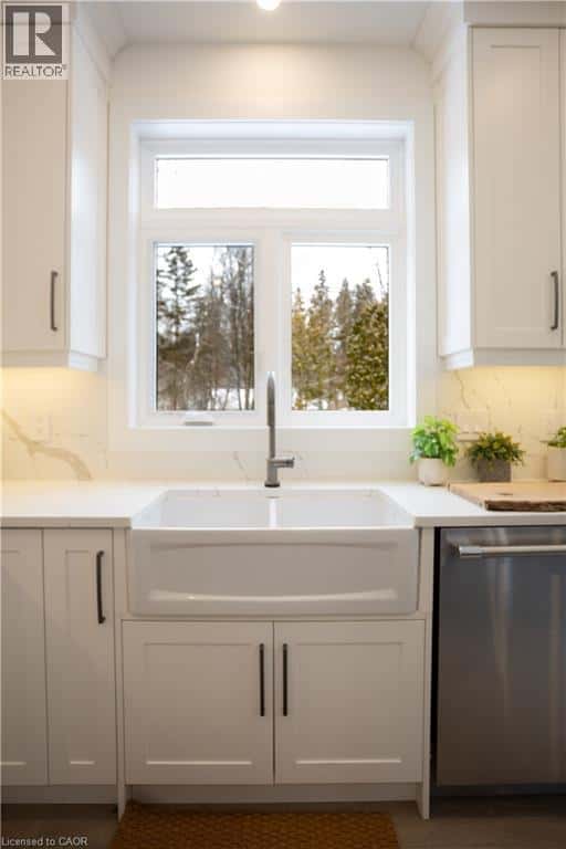 1095 MINERAL SPRINGS Road — Ancaster, Ontario - Photo 5 of 49