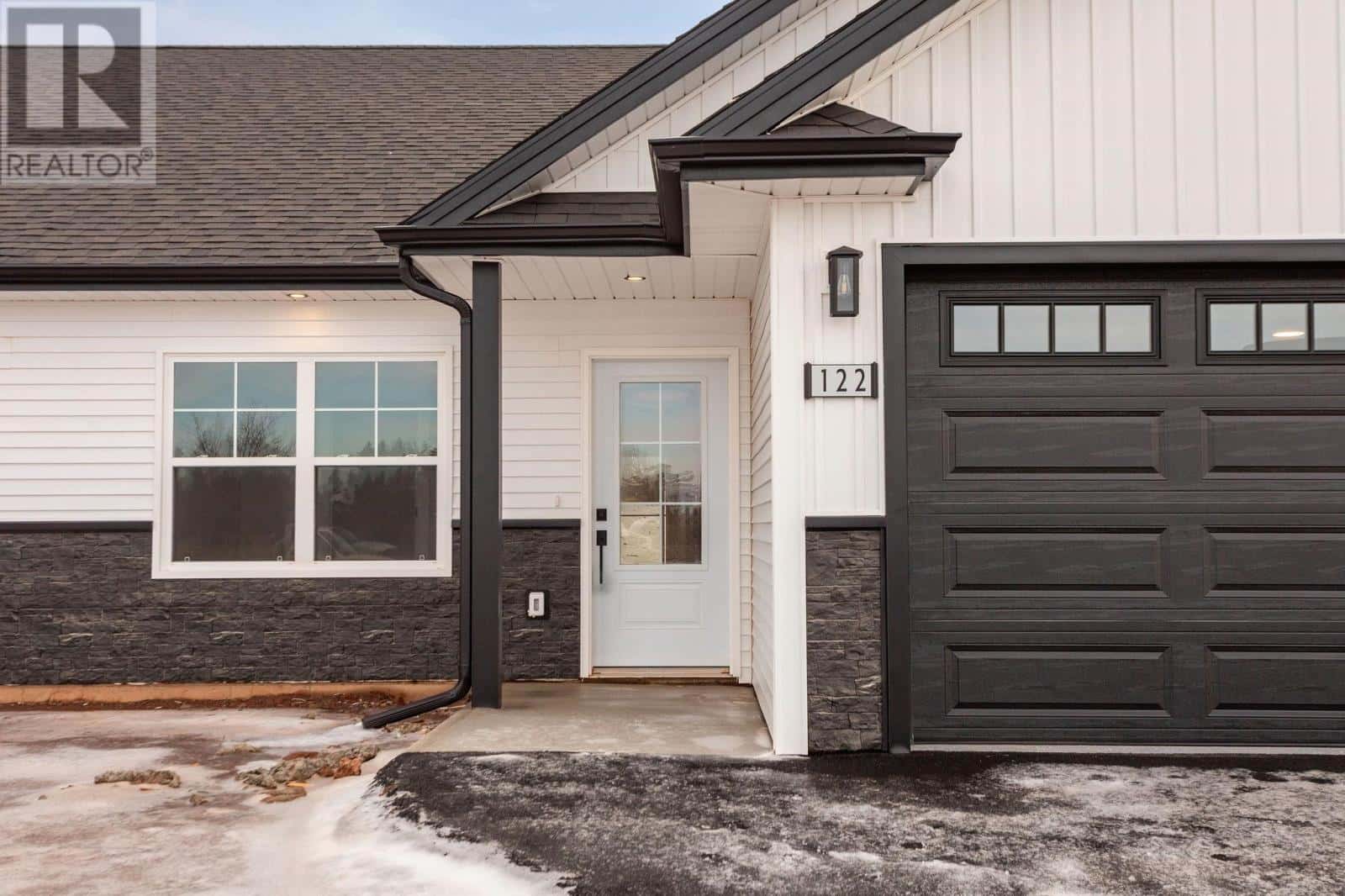 122 Smallwood Terrace — Stratford, Prince Edward Island - Photo 2 of 27