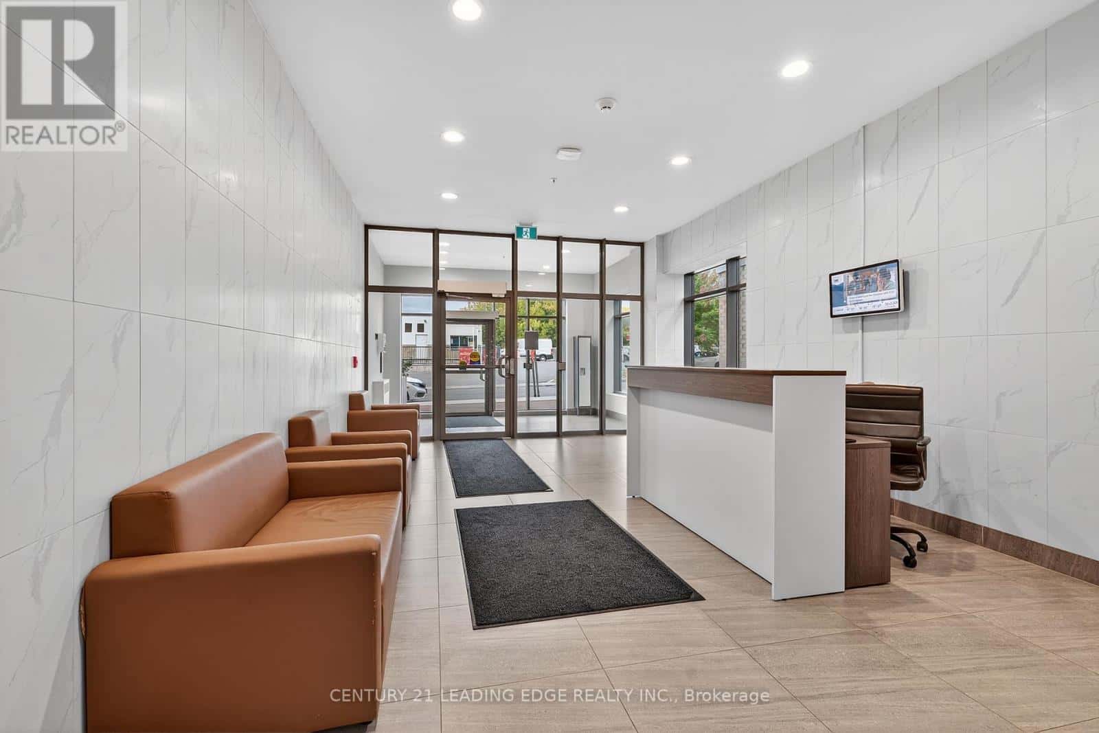 422 - 652 PRINCESS STREET — Kingston (Central City East), Ontario - Photo 2 of 25