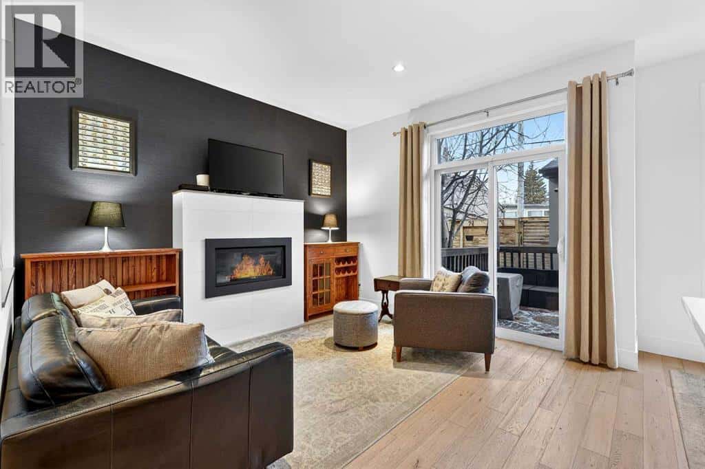 2, 1919 30 Street SW — Calgary, Alberta - Photo 3 of 32