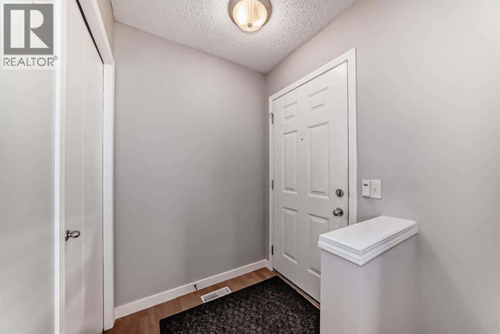 213 Prestwick Circle SE — Calgary, Alberta - Photo 4 of 33