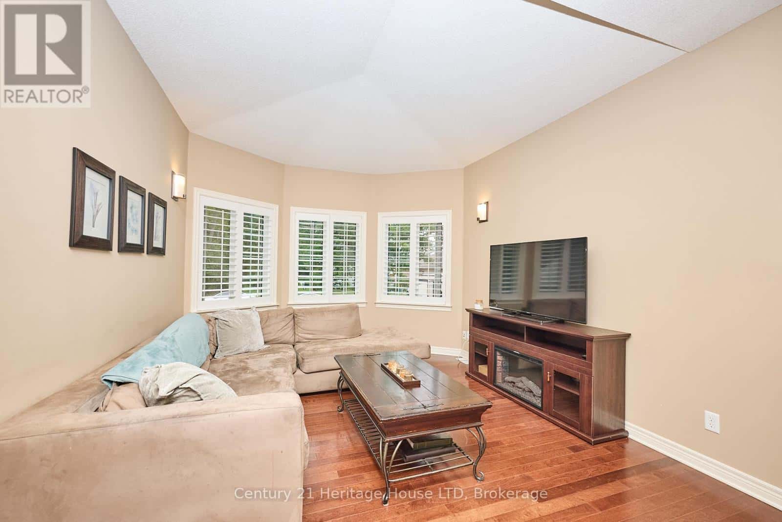 3257 GROVE AVENUE — Fort Erie (Ridgeway), Ontario - Photo 5 of 42