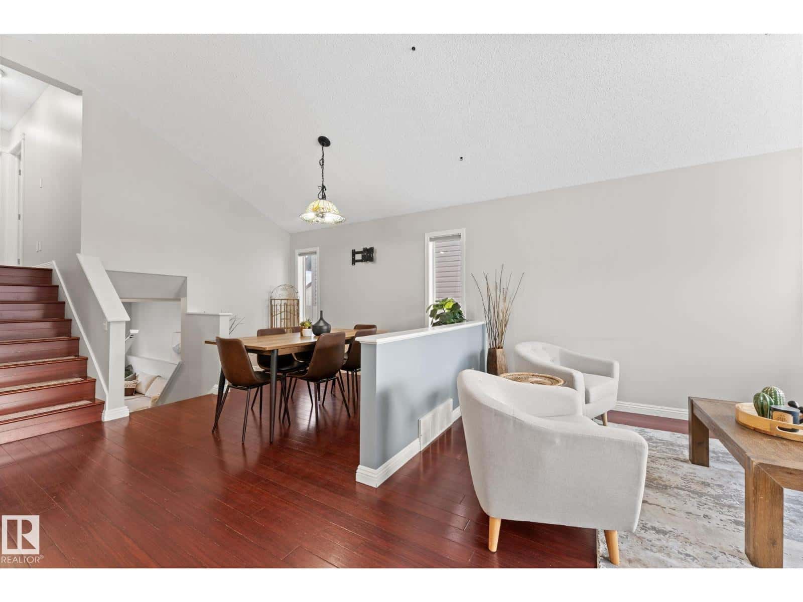 14076 152 AV NW — Edmonton, Alberta - Photo 4 of 45