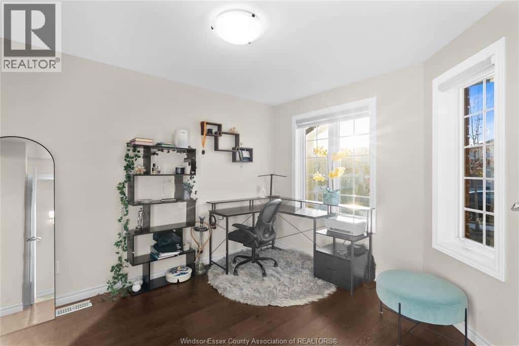 1096 PEABODY — Windsor, Ontario - Photo 5 of 27