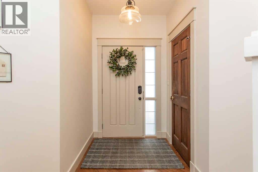 32 Carter Close — Red Deer, Alberta - Photo 3 of 50