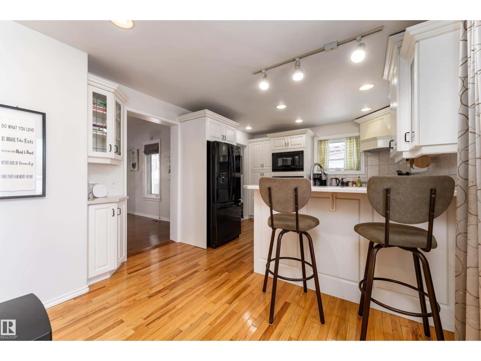 4712 50 AV — Beaumont, Alberta - Photo 5 of 51